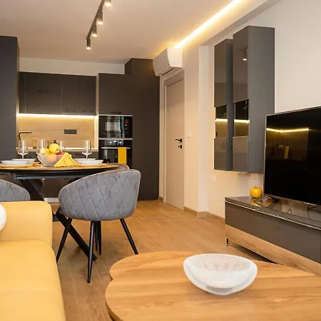 Апартамент Cozy 1-bedroom With Sea View & Parking By Flat Mаnаger